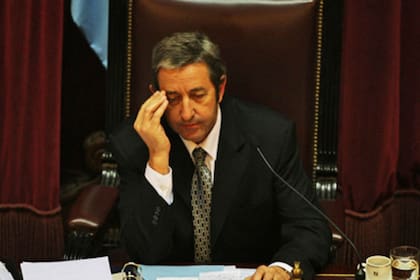 En la madrugada del 17 de julio de 2008, Julio Cobos definió con su voto "no positivo" el freno a la resolución 125 de retenciones móviles