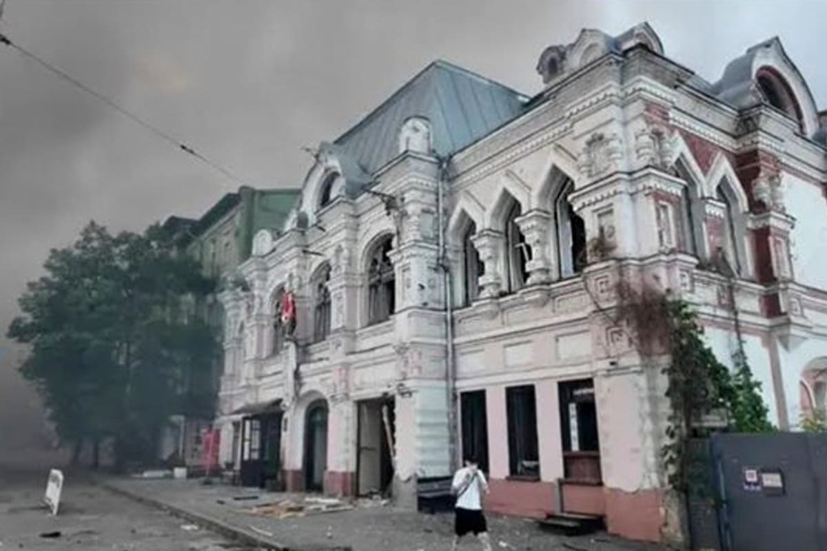En la madrugada del 24 de mayo, los bombardeos rusos dañaron la Opera de Kiev