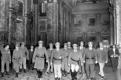 En la madrugada del 27 de junio de 1973, los militares entran al Parlamento uruguayo