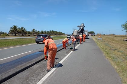 En la mañana del lunes comenzaron las tareas preliminares de repavimentación de casi 150 kilómetros de la ruta 2, en la provincia de Buenos Aires