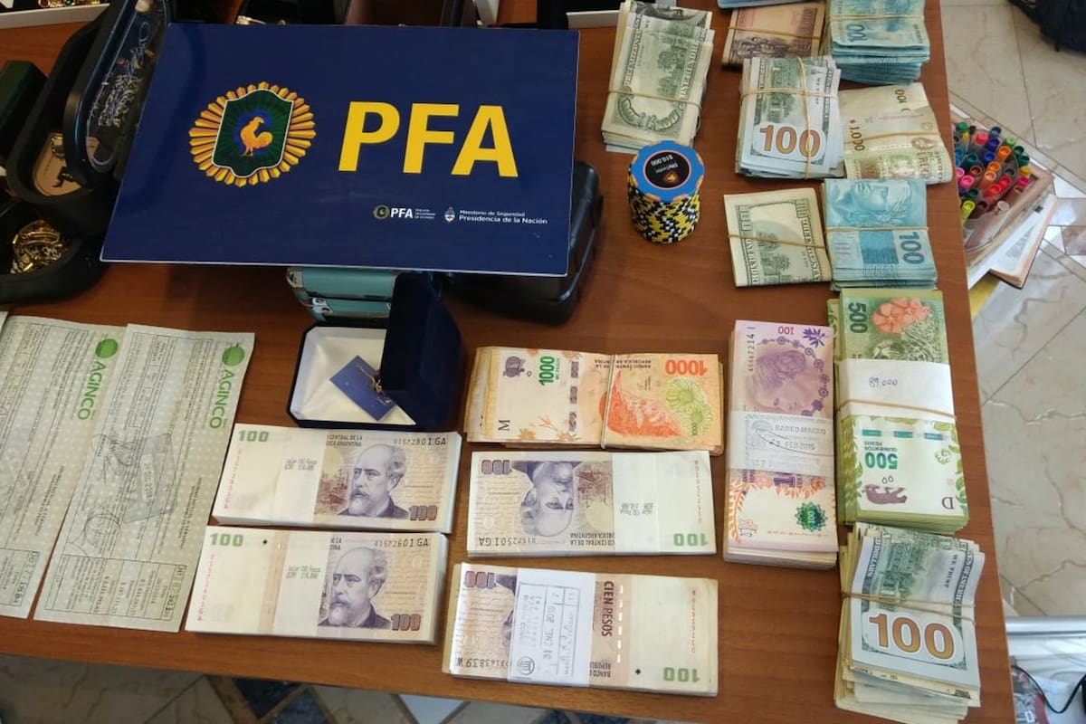 En la mansión del sindicalista secuestraron pesos, dólares y hasta fichas de casino