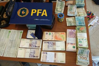 En la mansión del sindicalista secuestraron pesos, dólares y hasta fichas de casino