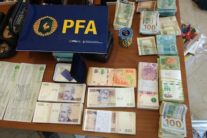 En la mansión del sindicalista secuestraron pesos, dólares y hasta fichas de casino
