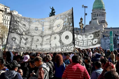 En la marcha, hay agrupaciones políticas como el Polo Obrero