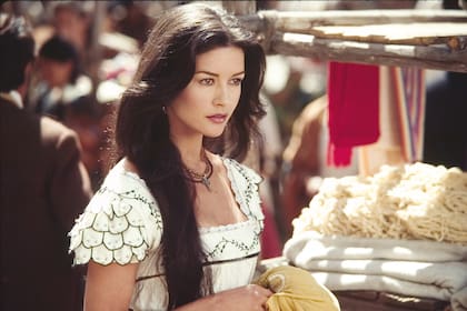 En La máscara del Zorro (1998), film que la lanzó al estrellato