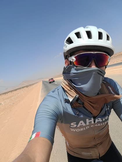 En la mayor parte del trayecto, Morilla se enfrentó a tormentas de arena y ráfagas de viento en contra