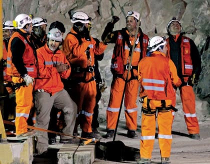 En la mina. Los bomberos voluntarios también tuvieron una actuación destacada en el rescate de los mineros atrapados en Copiapó