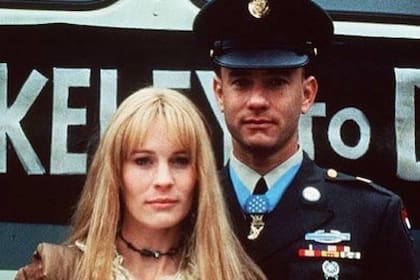 En la novela, Forrest es un personaje odioso y malhumorado