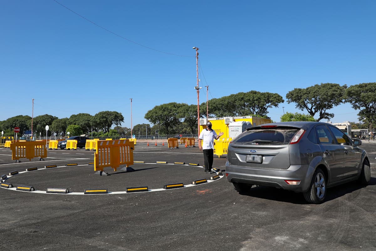 En la nueva pista de pruebas de Costanera Norte se realiza el examen práctico para obtener la licencia de conducir o cambiar de categoría