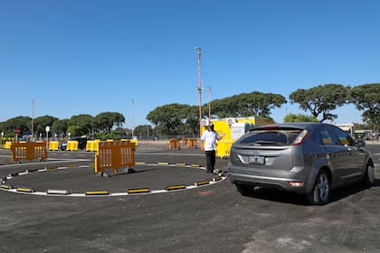 En la nueva pista de pruebas de Costanera Norte se realiza el examen práctico para obtener la licencia de conducir o cambiar de categoría