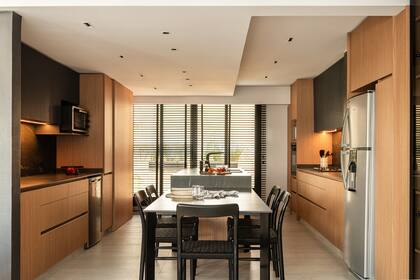 En la nueva planta, no hay un comedor formal sino uno de uso diario en la cocina.