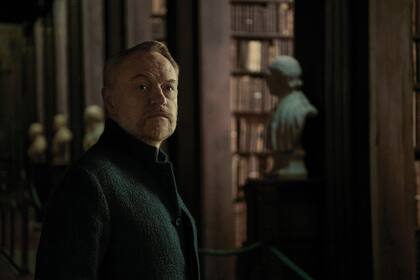En la nueva serie de Apple TV+, Jared Harris interpreta al matemático Hari Seldon.