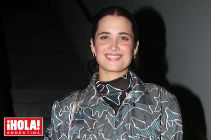 En la obra, Florencia interpreta a Inés, una actriz casada con un diputado y madre de un hijo. Ella dejó su carrera para dedicarse a su familia, pero ese renunciamiento hoy se transforma en conflicto.