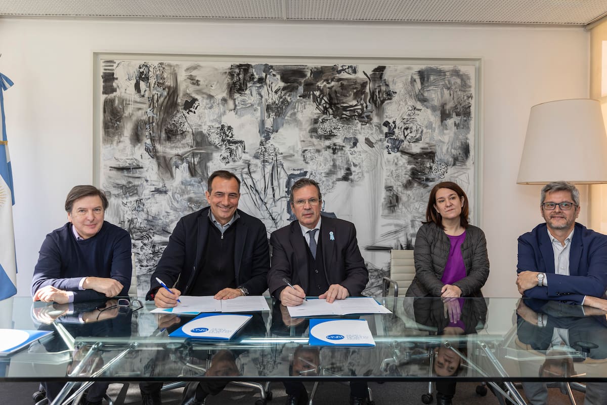 En la oficina de Andrés Duprat, director del Bellas Artes, se firmó ayer un convenio para construir el Centro de Conservación del museo a metros del Congreso