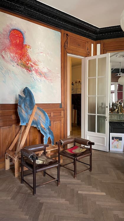 Dos ejemplares del "Sillón ángulo" (1966/1967), diseño de Testa que forma parte del patrimonio del Museo de Arte Moderno de Buenos Aires (MAMBA).
