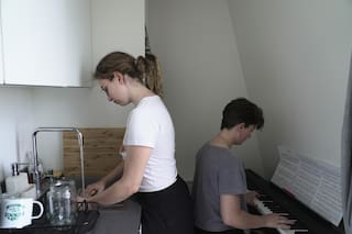 En la ola de calor en Francia, los idílicos techos parisinos se convierten en pesadilla sofocante