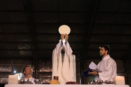 En la organización del retiro, además de chicos, hay sacerdotes, un diácono y varios matrimonios