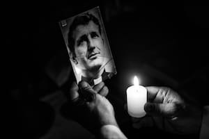 En la Parroquia Cristo Obrero descansan los restos de Carlos Mugica, asesinado por la Triple A. El sacerdote Guillermo Torre predica desde hace 20 años con el ejemplo del santo patrono: “Hoy se cumplen 46 años de su asesinato. Ni lo dudo, Carlos seguro estaría acá, al pie del cañón"