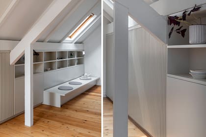En la parte superior hay una primera profundidad para muebles y objetos pequeños. Más abajo aprovecharon para instalar cajones y puertas con mayor capacidad de guardado.
