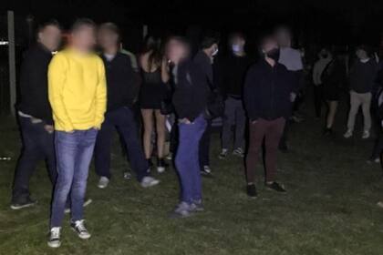En La Plata desarticularon una fiesta clandestina con más de 200 personas