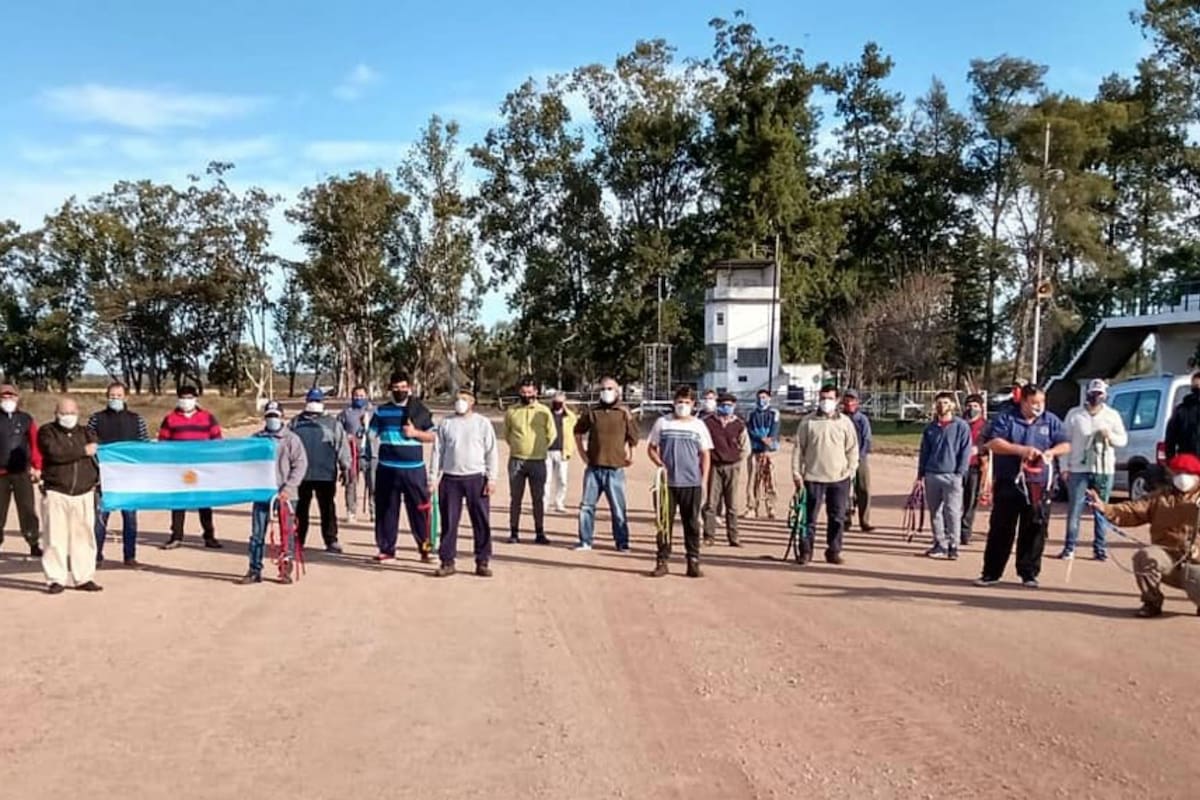 En La Plata, el banderazo también llegó a las pistas, que estarán cerradas hasta el lunes, inclusive