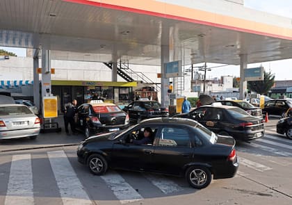 En La Plata, solo seis de las 46 estaciones de GNC tienen contratos firmes que garantizan el suministro durante los picos de demanda invernal
