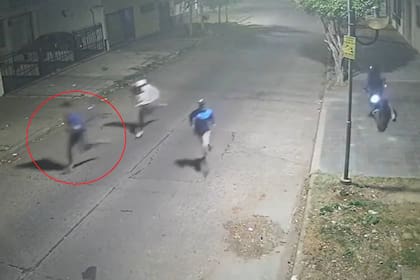 En La Plata, un joven intentó huir de los motochorros