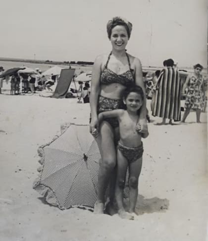 En la playa, y en familia, María Rosa Fugazot siempre encontró el equilibrio entre el trabajo y los suyos