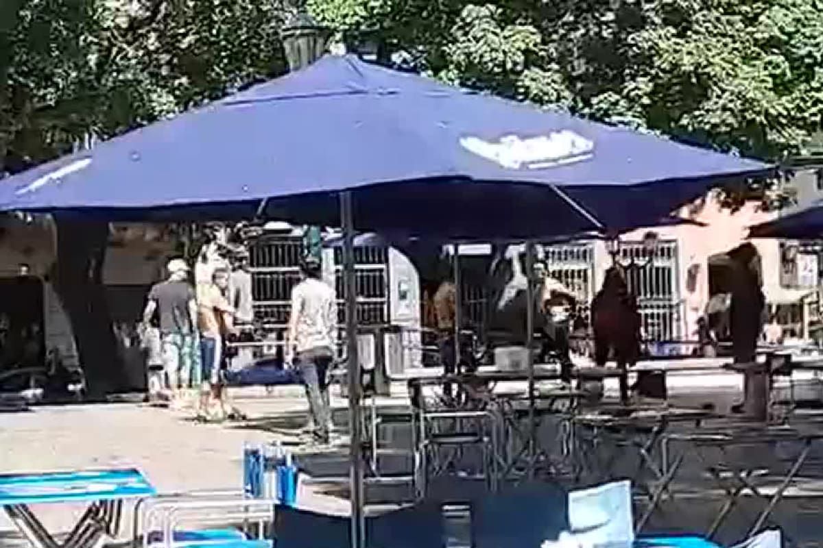 En la Plaza Dorrego aseguran se juntan los falsos "trapitos", quienes perpetran arrebatos a turistas y vecinos, además de amenazar a los automovilistas