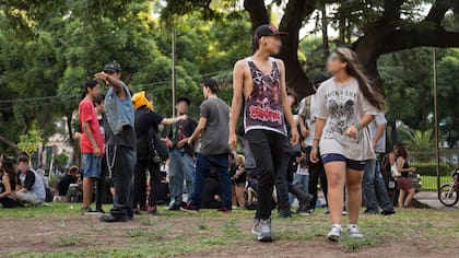 En la plaza Rodríguez Peña las tribus urbanas son cosa del pasado