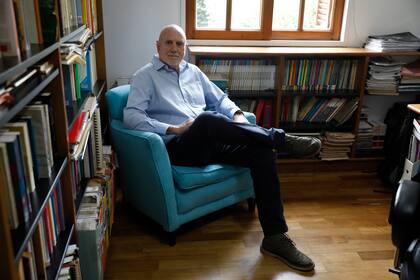 "En la población indigente están, fundamentalmente, los trabajadores cuentapropistas, los profesionales de baja calificación o asalariados, y jubilados que perciben la mínima", dice Agustín Salvia, director del Observatorio de la Deuda Social Argentina de la UCA