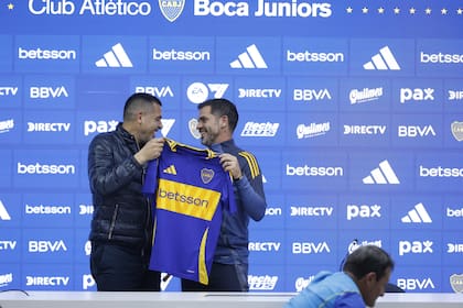 En la presentación de Fernando Gago como nuevo DT de Boca; Juan Román Riquelme le dio la bienvenida, fue su segundo técnico en 2024