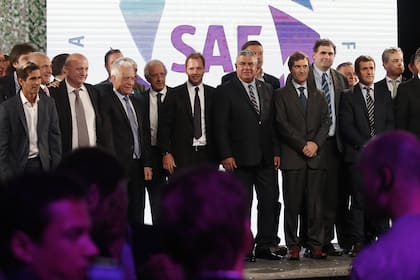 Hace tres años, en la presentación de la Superliga, Tapia sonreía al lado de Mariano Elizondo, el CEO de la compañía que será desactivada