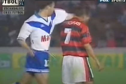 En la previa de Vélez-Flamengo, los fanáticos recordaron la trompada de Zandoná a Edmundo
