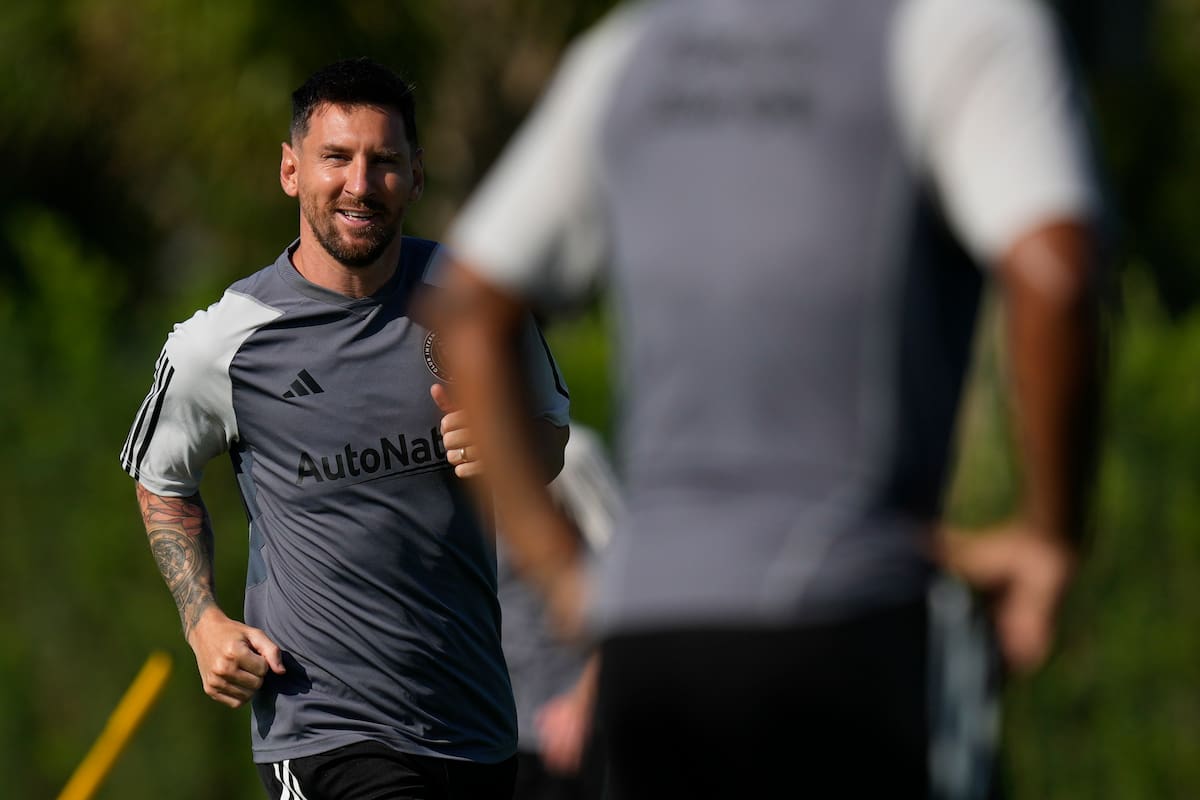 En la previa del debut de Lionel Messi con Inter Miami, el jugador de Cruz Azul Carlos Rotondi aseguró que, si no consigue la camiseta del rosarino, "romperá el vestuario" de su club