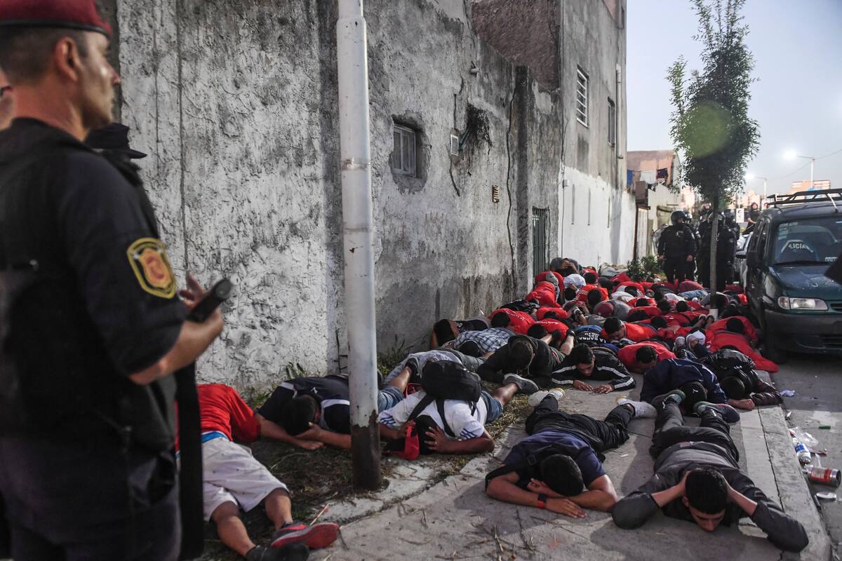 En la previa del partido entre Independiente y Tigre, uno de los punteros de la zona 2 de la Copa de la Liga, hubo detenidos por la fuerte interna de la barra del Rojo