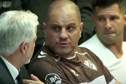 En la primera audiencia del juicio, Cositorto estuvo vestido con la camiseta de Platense