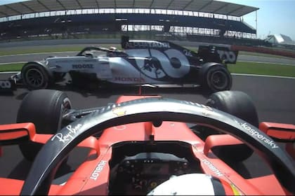 En la primera vuelta, Vettel sufrió un despiste en el que casi choca a Carlos Saiz, que además lo relegó a la última colocación
