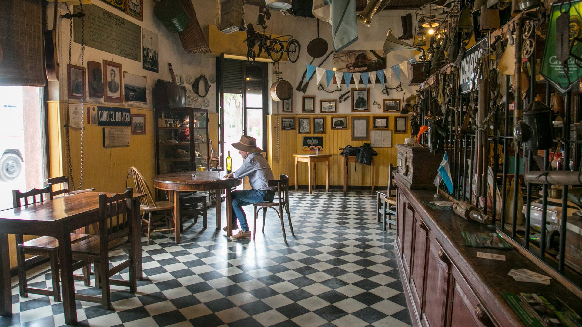 En La Protegida se puede tomar algo, comer o simplemente pasear, como si fuera un museo.