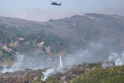 En la provincia trabajan más de 20 medios aéreos en el combate de las llamas