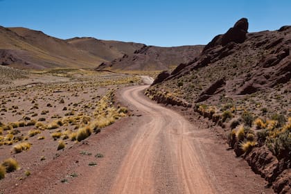En la puna, el tiempo y las distancias son relativos. Es un mundo aparte para que el conviene estar bien equipado y mucho mejor si se recorre esta parte con un guía experimentado.