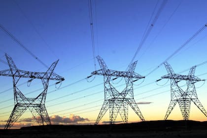 En la red intervienen generadores, transportistas, distribuidoras y usuarios
