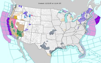 En la región oriental del lago Ontario y localidades como Oswego y Watertown, se anticipan acumulaciones de entre tres y cinco pulgadas de nieve en terrenos elevados, mientras que en ciudades como Syracuse y Utica se registrará nieve acompañada por una leve capa de hielo