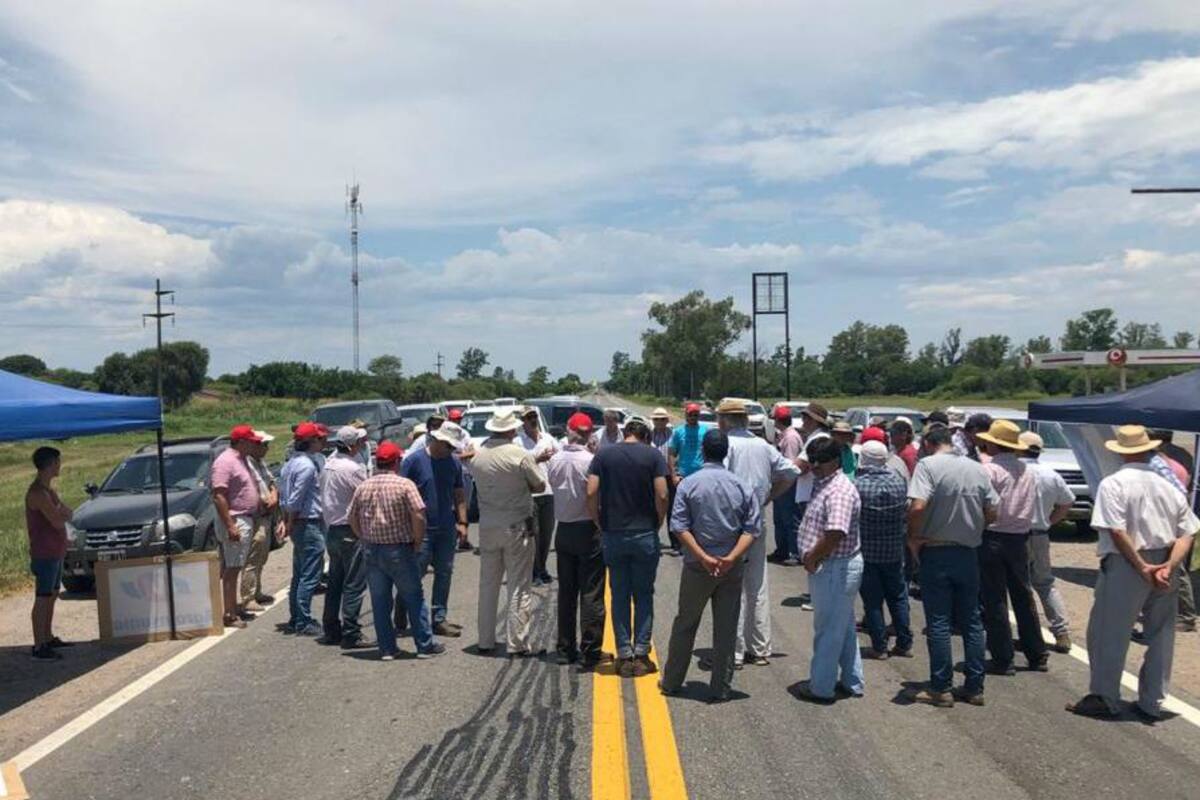 En la ruta 9, a la altura de la localidad de La Florida, los productores hicieron cortes de diez minutos y controlaron cargas