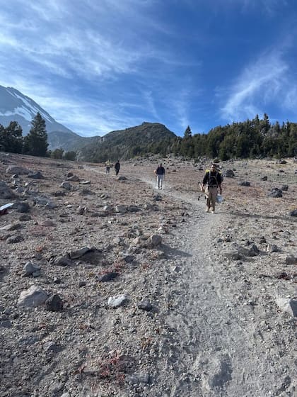 "En la ruta Clear Creek se producen accidentes graves y muertes cuando las personas se pierden y se adentran en terrenos más peligrosos, como la cuenca de Mud Creek”, advirtieron las autoridades