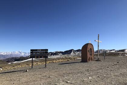 En la Ruta de los Caracoles se llega hasta varios miradores panorámicos y el punto más alto es la Cruz de Paramillo, a 3100 metros