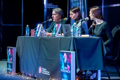 En la sala José Hernández, casi completa, Katzenbach habló con Cristina Pérez sobre "El club de los psicópatas"