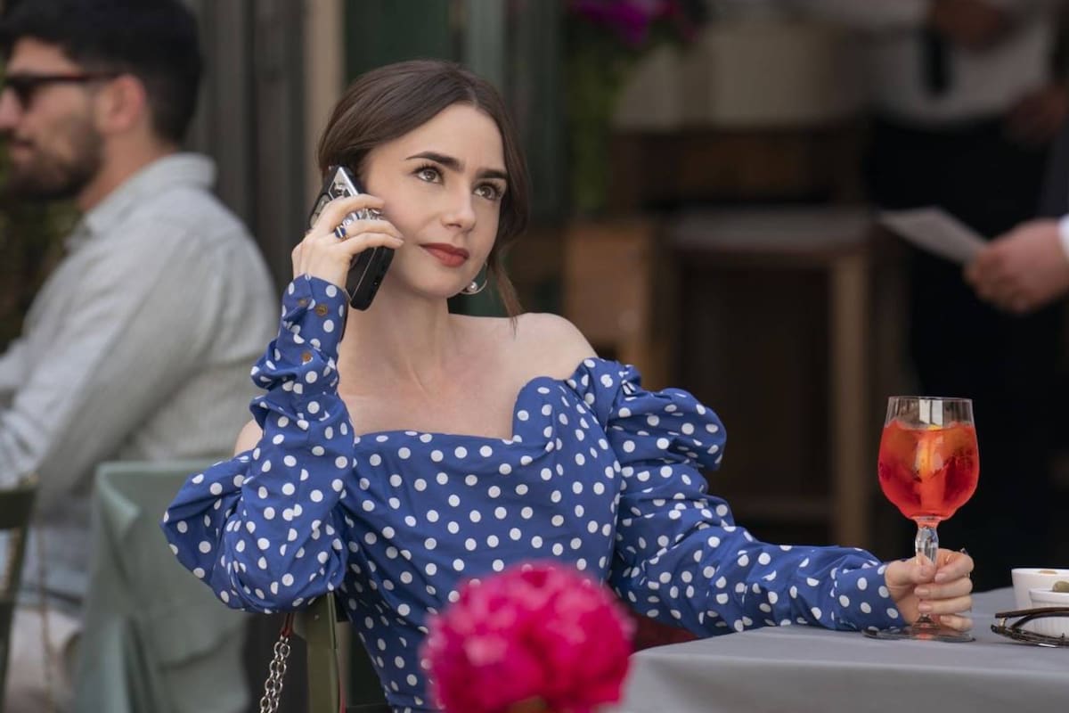En la segunda parte de la cuarta temporada de Emily en París, la protagonista sale de la Ciudad Luz para conocer otras geografías