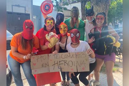 En la segunda sesion, se disfrazaron de superheroínas