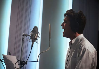 En la segunda temporada de Luis Miguel, la serie, el actor Diego Boneta interpreta dos etapas del artista, que van de los 25 a los 35 años.
